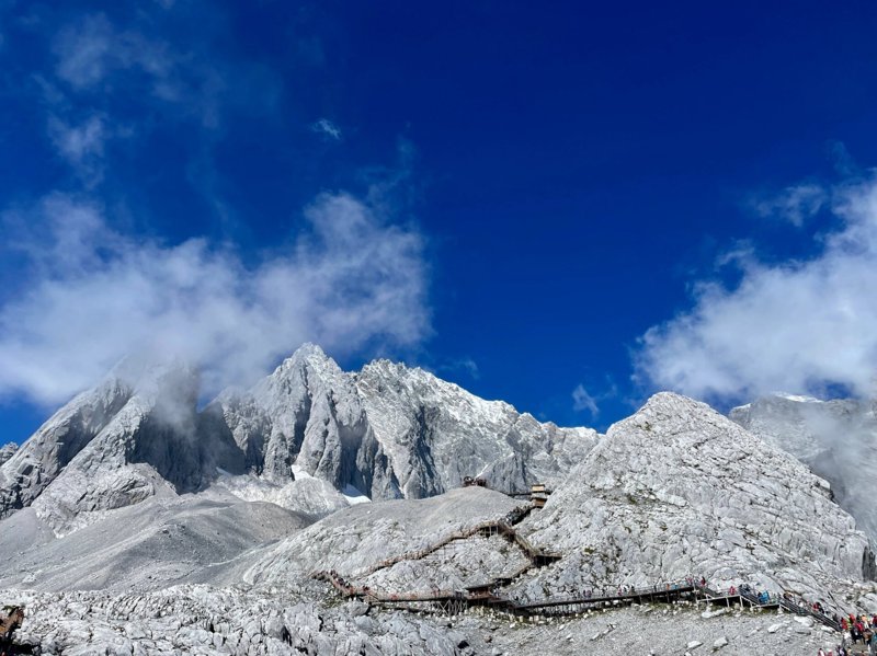 丽江旅游新动态：古城风貌与自然风光交相辉映