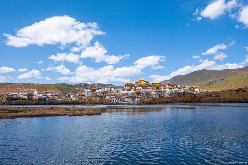 丽江古城旅游：历史与现代的完美融合