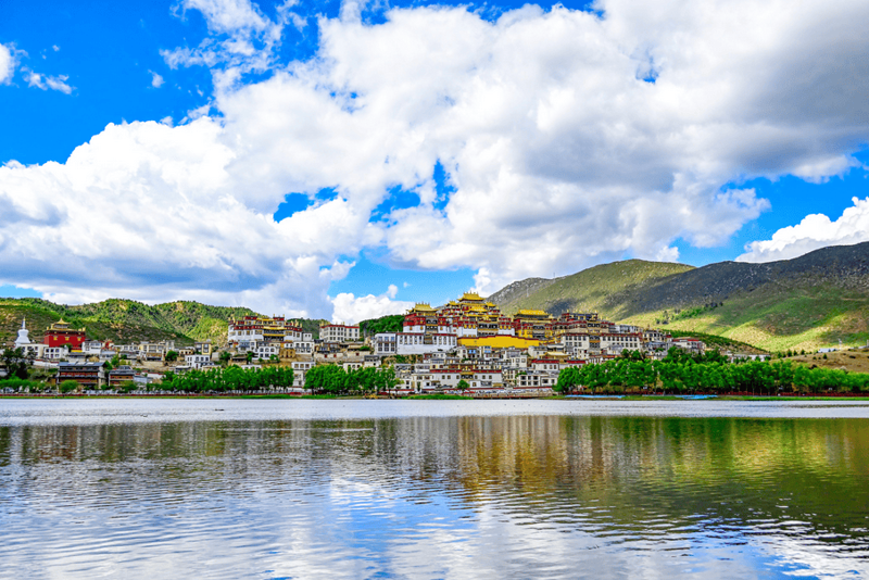 香格里拉旅游